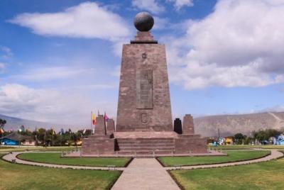 Tour privado a la mitad del mundo y visita al volcán Pululahua