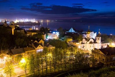 Experimenta el encanto de Nizhny Novgorod después del anochecer e