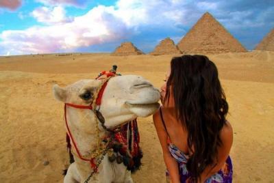 Tour a las pirámides de Giza y el museo egipcio desde Alejandría  Tour a las pirámides de Giza y el museo egipcio desde Alejandría