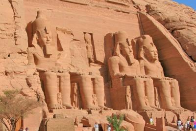 Excursión de día completo a los templos de Abu Simbel desde Asuán