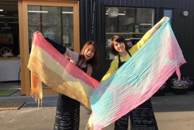 ¡Una experiencia de teñido en el puesto Setouchi esponjoso a un c ¡Una experiencia de teñido en el puesto Setouchi esponjoso a un c