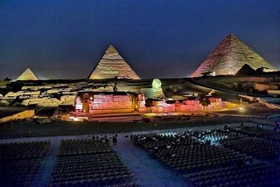 Espectáculo nocturno de sonido y luz en las pirámides de Giza