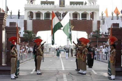 Marcar la ceremonia de descenso en Attari desde Amritsar