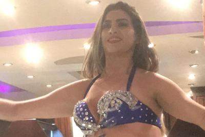 Espectáculo de crucero con cena nocturna de 2 horas: comer, baila