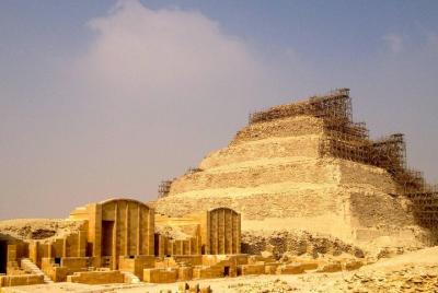 Tours de escala en El Cairo a Memphis Sakkara y las pirámides de 