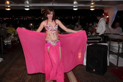 Cena en el Nilo Crucero con show en vivo incluyendo traslados Cena en el Nilo Crucero con show en vivo incluyendo traslados