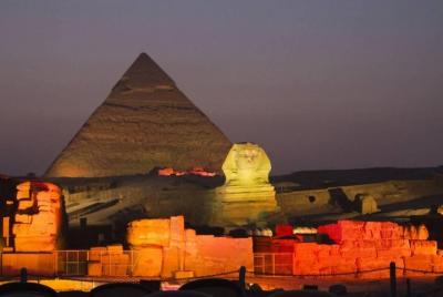 Espectáculo de luz y sonido en las pirámides de Giza