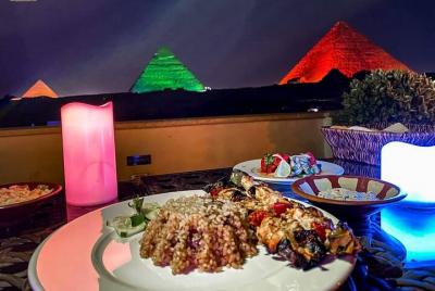 Espectáculo de luz y sonido con cena con vista a las pirámides en Espectáculo de luz y sonido con cena con vista a las pirámides en