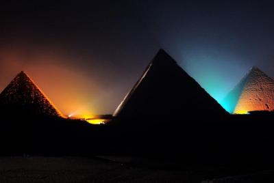 Espectáculo de luz y sonido nocturno de las pirámides de Giza des