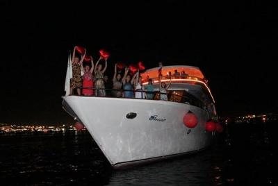 Fiesta en barco con cena de marisco y banda de vida - Sharm El Sh Fiesta en barco con cena de marisco y banda de vida - Sharm El Sh