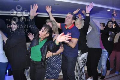 Fiesta en barco con cena y banda en vivo - Sharm El Sheikh Fiesta en barco con cena y banda en vivo - Sharm El Sheikh