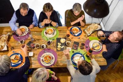 Verdaderos sabores portugueses con una familia local en Lisboa