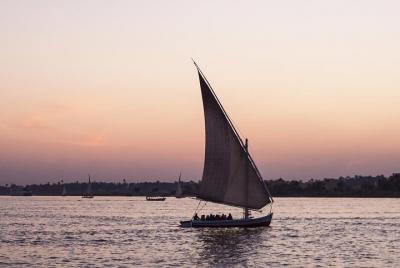 Paseo de Felucca privado del río Nilo de Luxor al atardecer