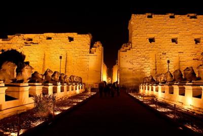 Karnak Show de luces y sonido con transporte privado
