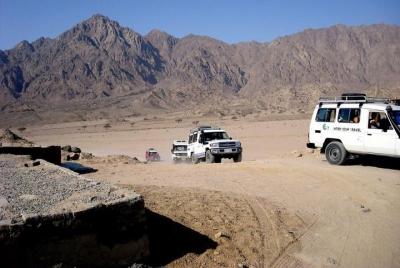 Desert Super Safari en Jeep desde Marsa Alam Desde 40 $ Desert Super Safari en Jeep desde Marsa Alam Desde 40 $
