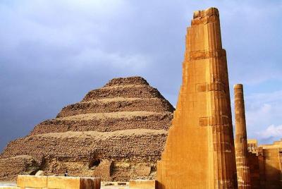 Pirámides de Giza y Sakkara desde el puerto de Port Said Pirámides de Giza y Sakkara desde el puerto de Port Said