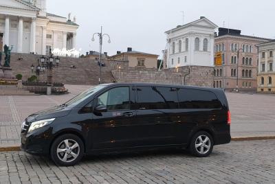 1 día de visita guiada a Helsinki desde Tallin en coche VIP