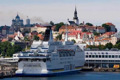 Recorrido a pie por el casco antiguo de Tallin con recogida en el