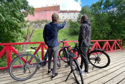 Tour privado del casco antiguo de Tallin en bicicleta eléctrica