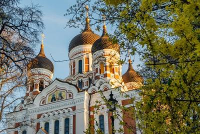 Recorrido a pie por el casco antiguo de Tallin: la cultura y la h