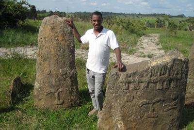 Excursión privada de día completo a la Edad de Piedra y medieval  Excursión privada de día completo a la Edad de Piedra y medieval