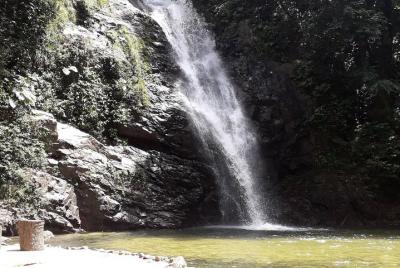 Aventura costera: cascada de Biausevu con ceremonia de kava y exc Aventura costera: cascada de Biausevu con ceremonia de kava y exc