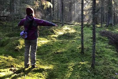 Experiencia de senderismo en un parque nacional con mochilero Hel Experiencia de senderismo en un parque nacional con mochilero Hel