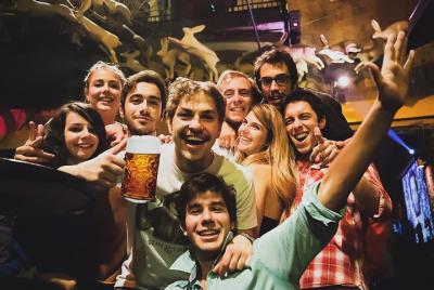 Budapest de noche - Pub Crawl privado en Budapest con guía profes