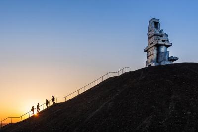 Búsqueda del tesoro de acertijos alrededor de la escalera al ciel
