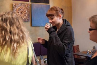 Tour privado con cena a pie con postre a través de Dresden Neusta