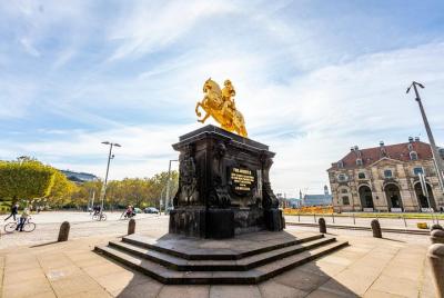 Paseo histórico por Dresde con un local