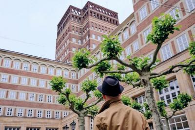 De lo moderno a lo futuro: íconos arquitectónicos en Düsseldorf De lo moderno a lo futuro: íconos arquitectónicos en Düsseldorf