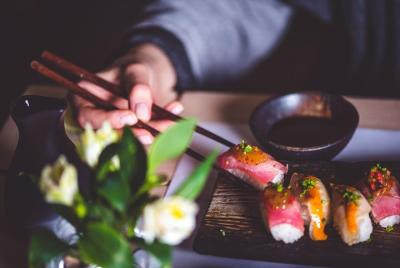 Sushi, sake y estilo de vida japonés Sushi, sake y estilo de vida japonés