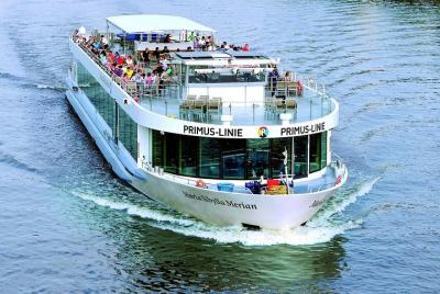 Crucero turístico de 50 minutos por Frankfurt Crucero turístico de 50 minutos por Frankfurt