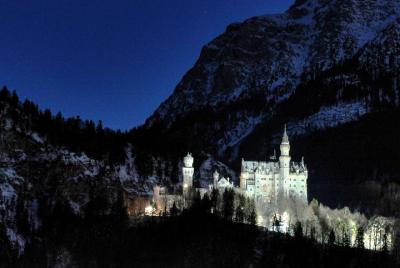 Tour en grupo privado desde Garmisch-Partenkirchen a Neuschwanstein y al castillo de Linderhof Tour en grupo privado desde Garmisch-Partenkirchen a Neuschwanstein y al castillo de Linderhof