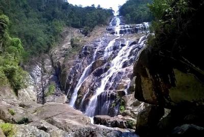 Cemerong Waterfalls y Kampung Pasir Raja de Kuala Terengganu