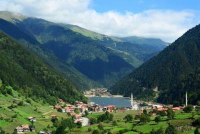 Tour privado del paisaje suizo del lago Uzungol Tour privado del paisaje suizo del lago Uzungol