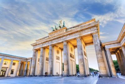Excursión de día completo por la costa de Berlín con viaje de ida y vuelta desde el puerto de Warnemünde o Rostock Excursión de día completo por la costa de Berlín con viaje de ida y vuelta desde el puerto de Warnemünde o Rostock