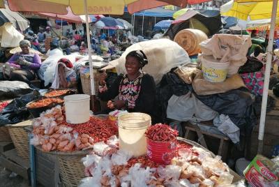 Tour privado del mercado de Nima con recogida