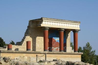 Palacio de Knossos y antiguo pueblo de cerámica en las montañas (