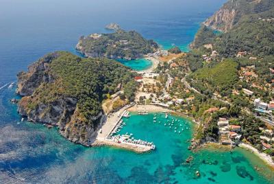 Visita de medio día a la playa de Paleokastritsa desde el puerto  Visita de medio día a la playa de Paleokastritsa desde el puerto