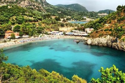 Excursión privada a la costa: Paleokastritsa y el casco antiguo d