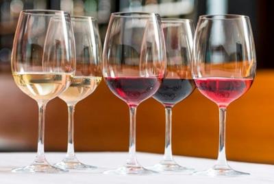 Experiencia privada de cata de vinos en la bodega Lyrarakis (tras Experiencia privada de cata de vinos en la bodega Lyrarakis (tras