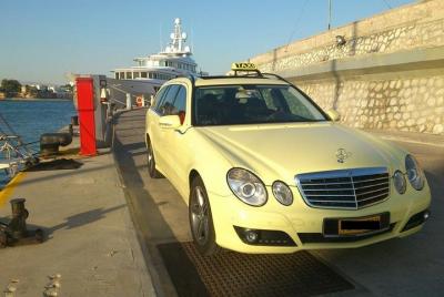 Traslado privado de ida desde el aeropuerto de Rodas a / desde Faliraki Traslado privado de ida desde el aeropuerto de Rodas a / desde Faliraki