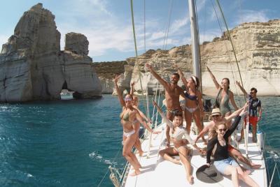 Crucero para descubrir Milos con navegación, buceo de superficie  Crucero para descubrir Milos con navegación, buceo de superficie
