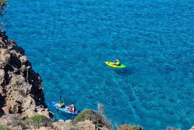 Recorrido en kayak por los secretos de Milos Recorrido en kayak por los secretos de Milos