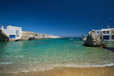Paseo en barco de 4 horas a Kleftiko desde Milos con un barco de  Paseo en barco de 4 horas a Kleftiko desde Milos con un barco de