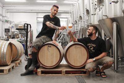 Visita a la bodega y degustación de cerveza en Mykonos Brewing Co Visita a la bodega y degustación de cerveza en Mykonos Brewing Co