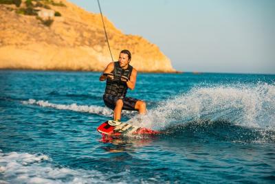 Mykonos Private Wakeboarding Adventure en Super Paradise Beach Mykonos Private Wakeboarding Adventure en Super Paradise Beach