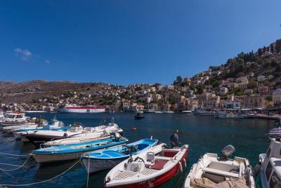 Crucero de día compartido a Symi y Panormitis desde la ciudad de 